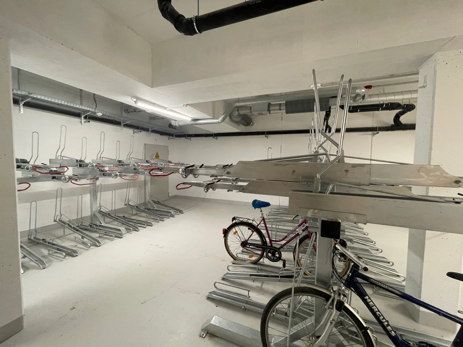 Professioneller 2-Etagen-Fahrradkeller