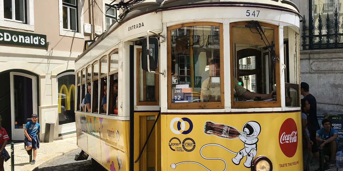 Stadtbahn in einer deutschen Innenstadt