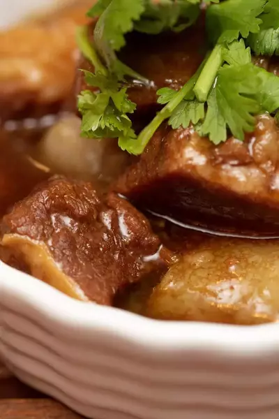 Dim-Sum-geschmortes Rindfleisch mit Pak Choi