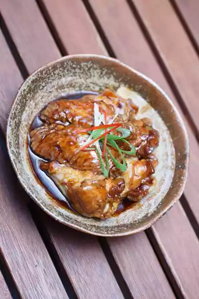 Sanbeiji – klassisches Drei-Tassen-Hühnchen