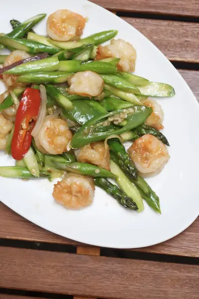 鑊炒蘆筍與鮮蝦