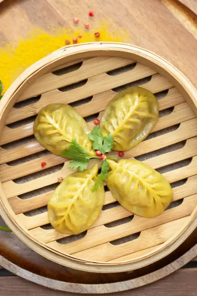 Jiaozi mit Curry-Rindfleisch – würzige Füllung