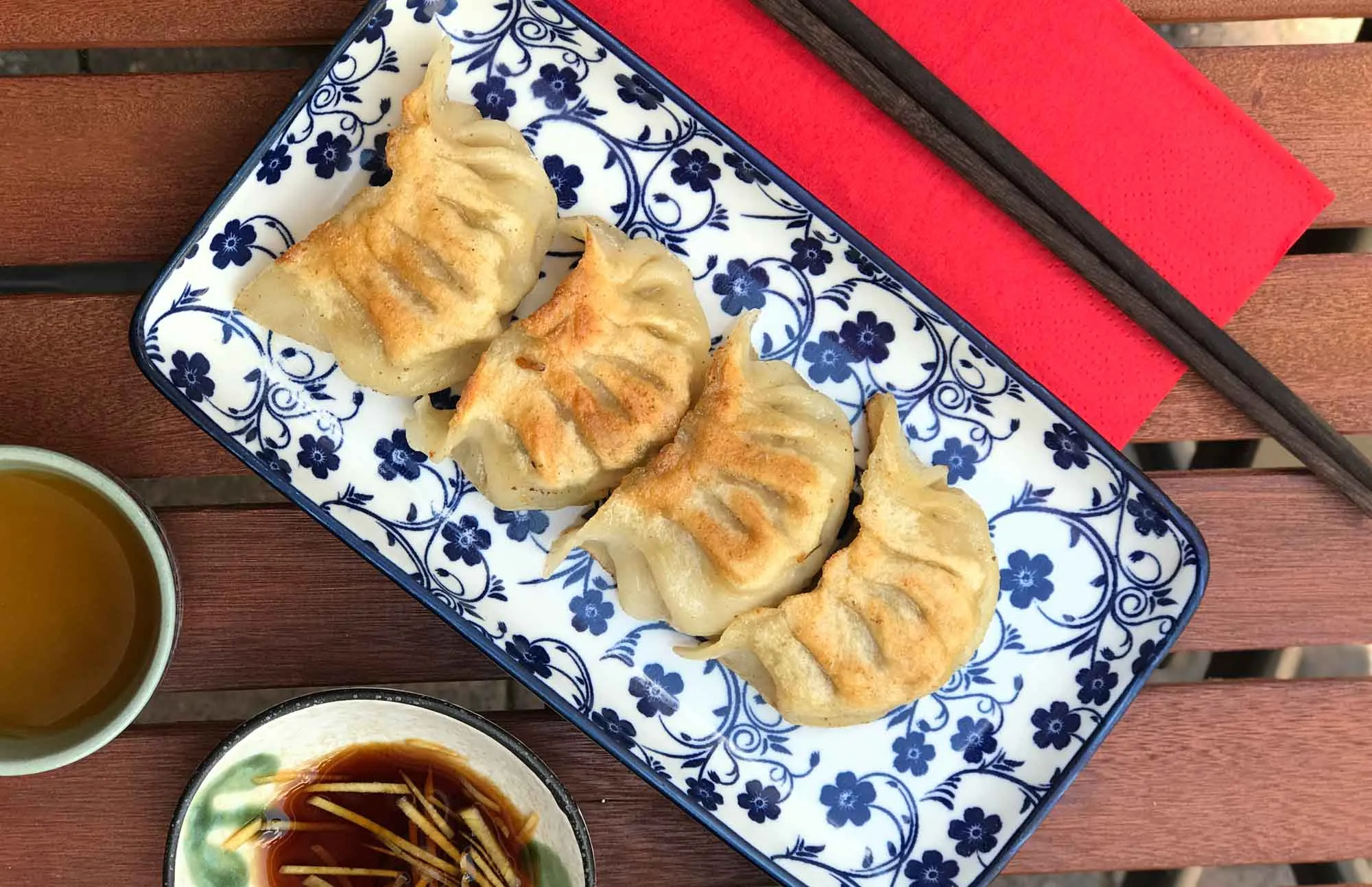 Gebratene Jiaozi mit Schweinefleisch