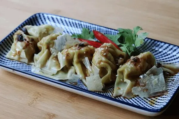 Dim Sum Vielfalt – verschiedene Sorten auf einem Tisch