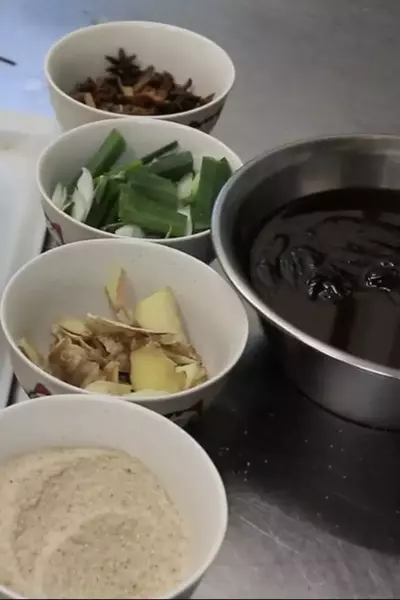 Wie wird die Peking Ente vorbereitet?