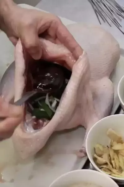 Wie wird die Peking Ente vorbereitet?